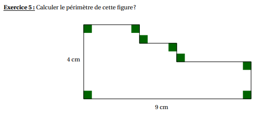 Figure en escalier, tous les angles sont droits : hauteur totale 4 cm, largeur totale 9 cm.